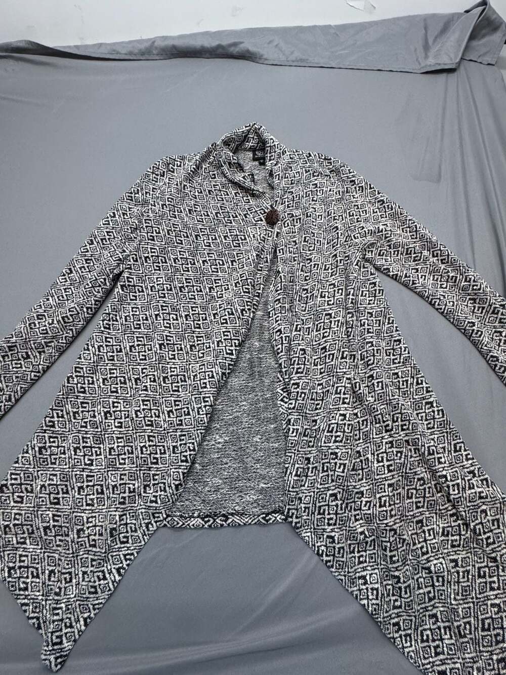 Bobeau Cardigan Size M Black White Geometric Print Open Front Shawl